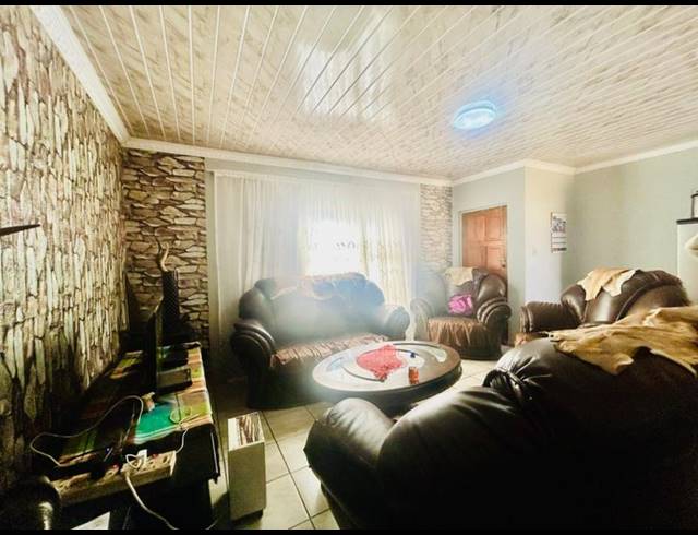 2 BEDROOM HOUSE FOR SALE IN VANDERBIJLPARK CE 4